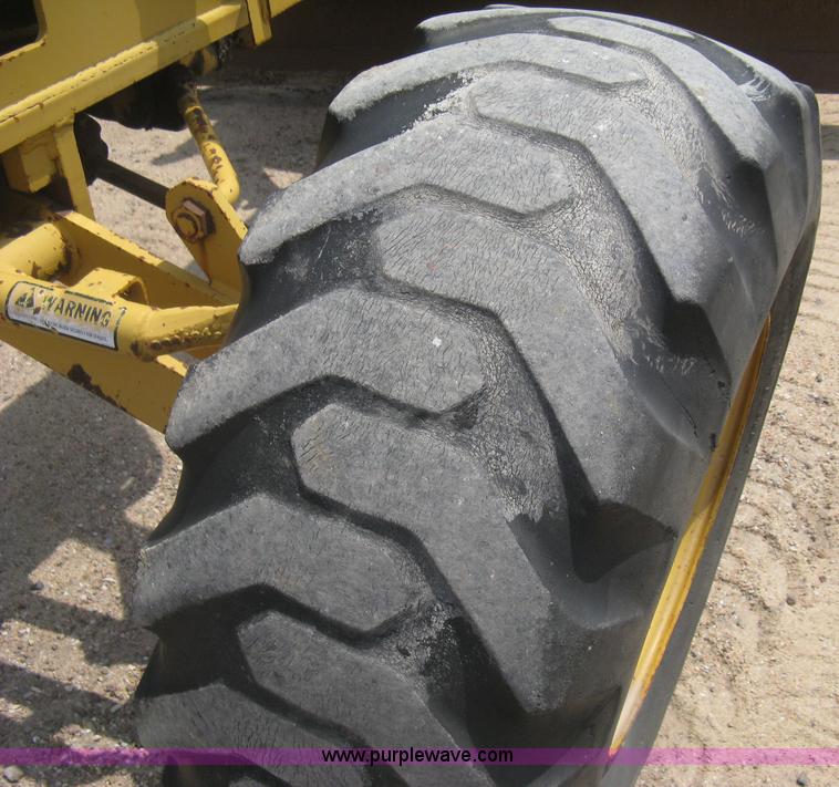 image for item H5363 1989 Fiat-Allis 65B motor grader