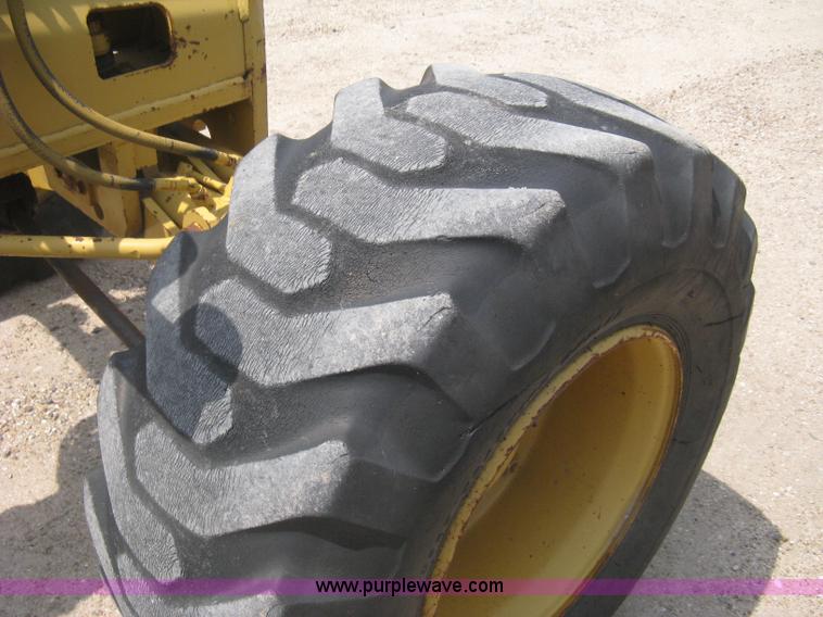 image for item H5363 1989 Fiat-Allis 65B motor grader