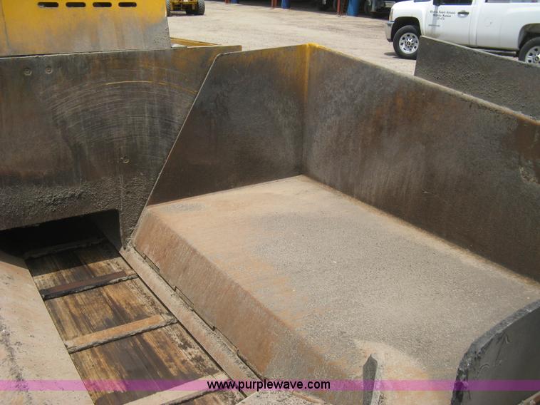 image for item H5364 2001 Blaw-Knox PF150 paver