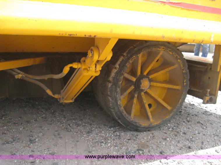 image for item H5364 2001 Blaw-Knox PF150 paver