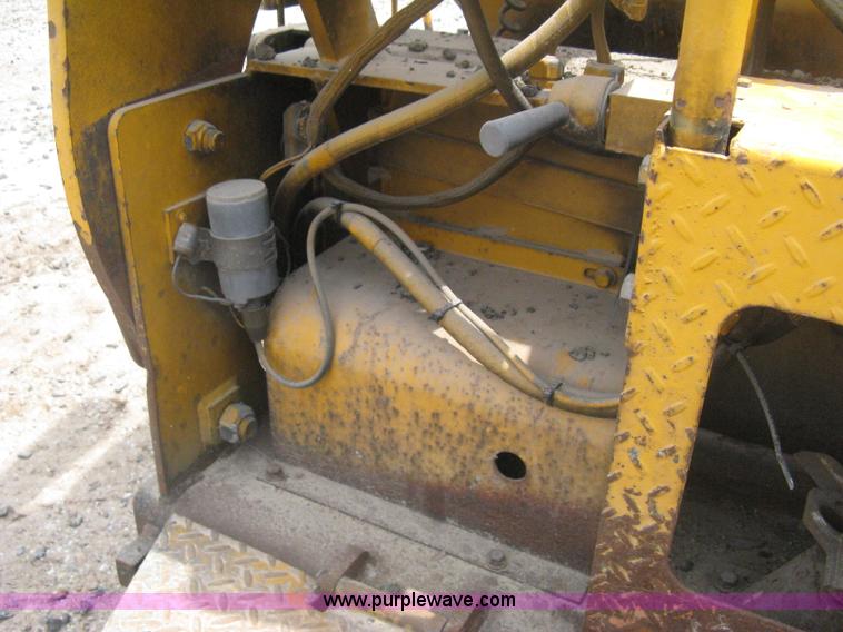 image for item H5364 2001 Blaw-Knox PF150 paver