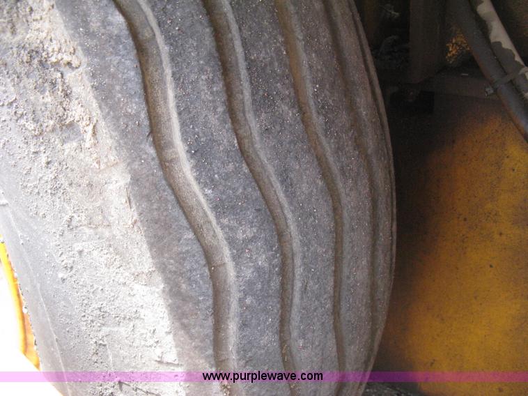 image for item H5364 2001 Blaw-Knox PF150 paver