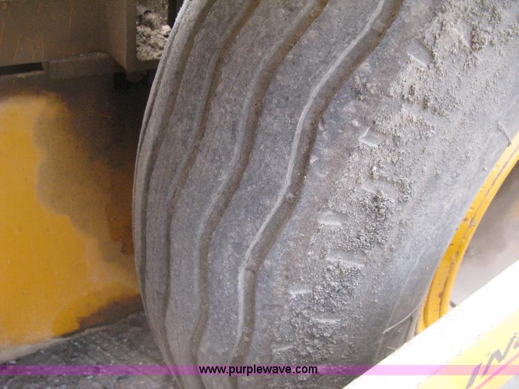 image for item H5364 2001 Blaw-Knox PF150 paver