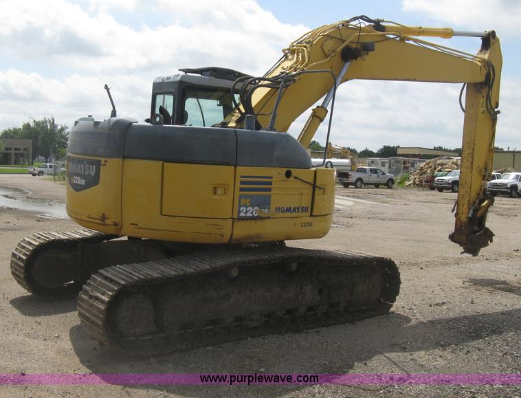 image for item H5383 2003 Komatsu PC228US-3 excavator