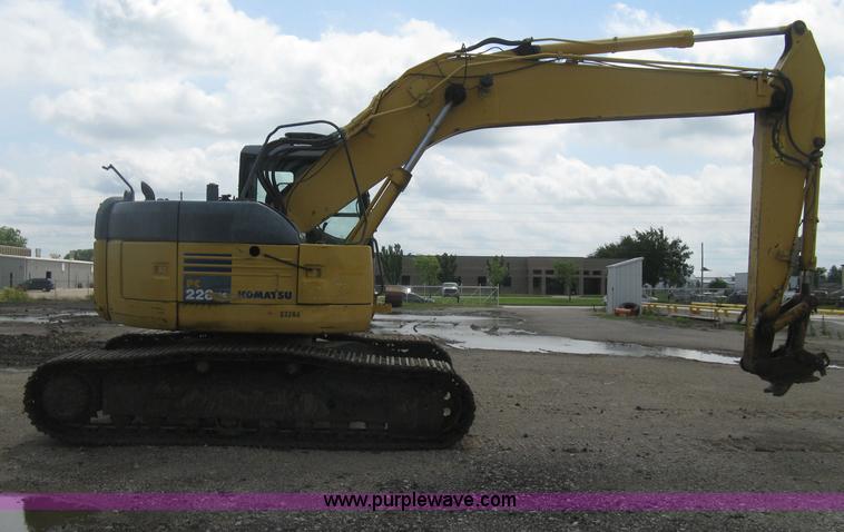 image for item H5383 2003 Komatsu PC228US-3 excavator