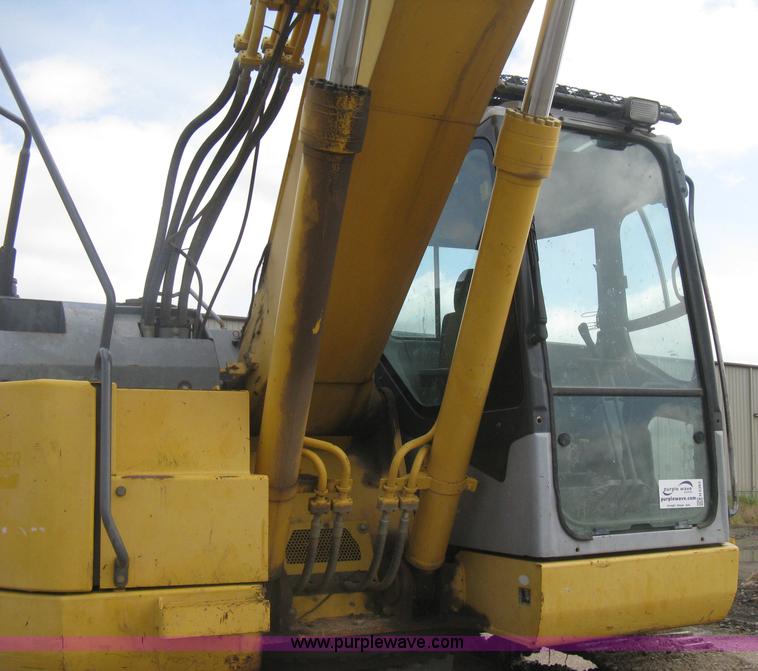 image for item H5383 2003 Komatsu PC228US-3 excavator