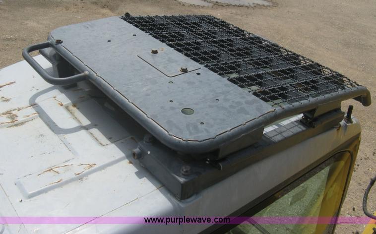 image for item H5383 2003 Komatsu PC228US-3 excavator