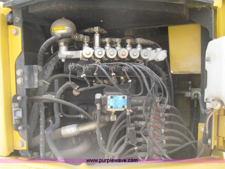 image for item H5383 2003 Komatsu PC228US-3 excavator