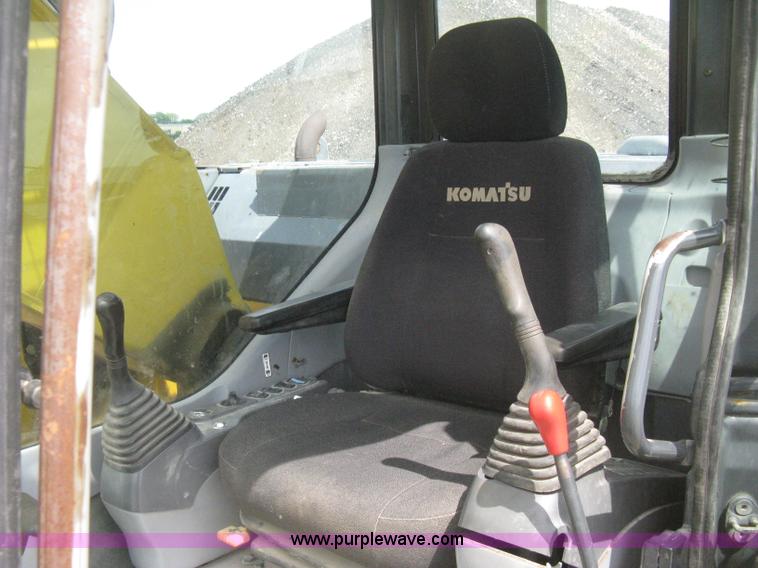 image for item H5383 2003 Komatsu PC228US-3 excavator