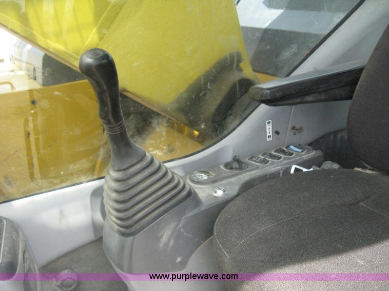 image for item H5383 2003 Komatsu PC228US-3 excavator