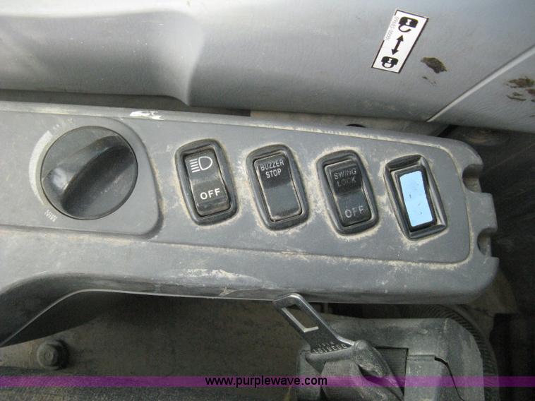 image for item H5383 2003 Komatsu PC228US-3 excavator