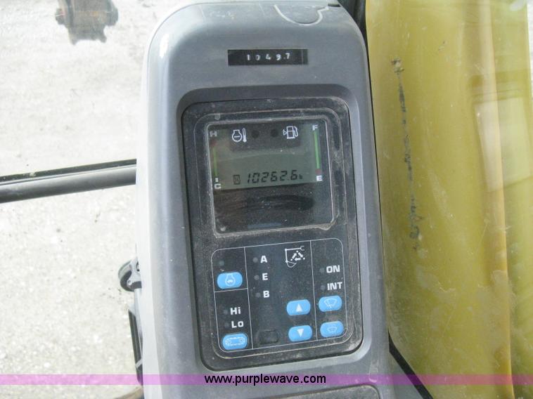 image for item H5383 2003 Komatsu PC228US-3 excavator