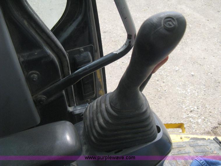 image for item H5383 2003 Komatsu PC228US-3 excavator