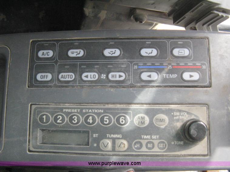 image for item H5383 2003 Komatsu PC228US-3 excavator