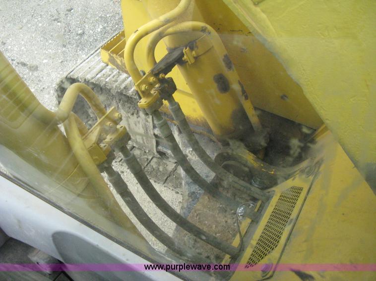 image for item H5383 2003 Komatsu PC228US-3 excavator