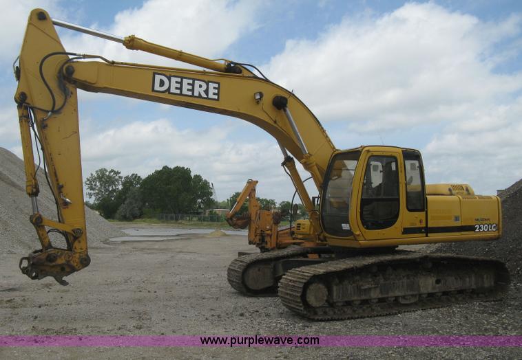image for item H5408 2001 John Deere 230LC excavator