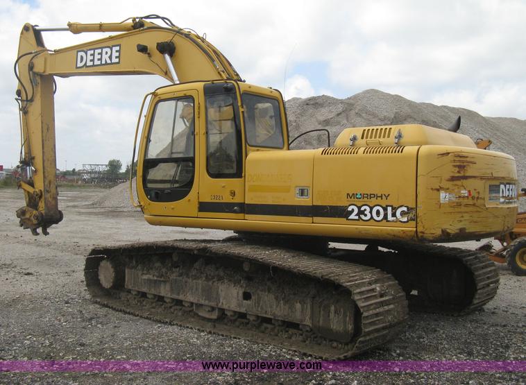 image for item H5408 2001 John Deere 230LC excavator