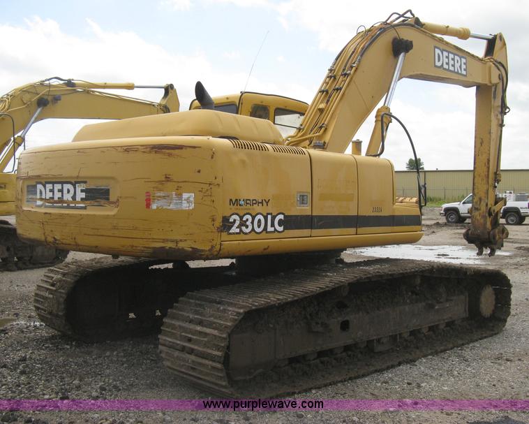 image for item H5408 2001 John Deere 230LC excavator