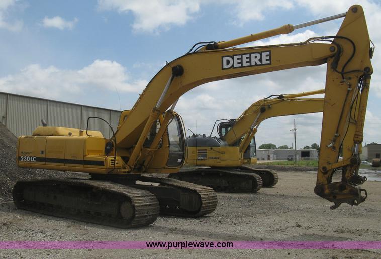 image for item H5408 2001 John Deere 230LC excavator