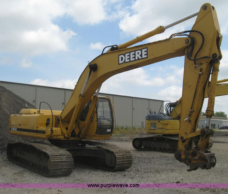 image for item H5408 2001 John Deere 230LC excavator