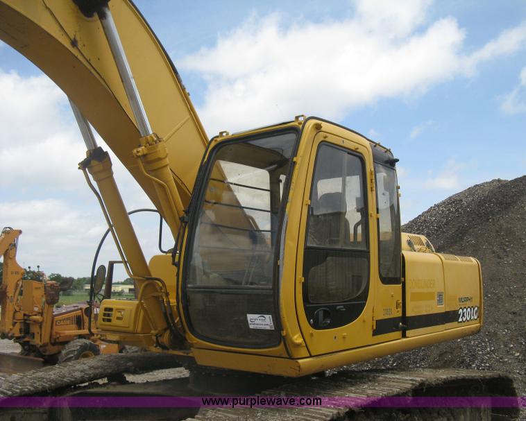 image for item H5408 2001 John Deere 230LC excavator