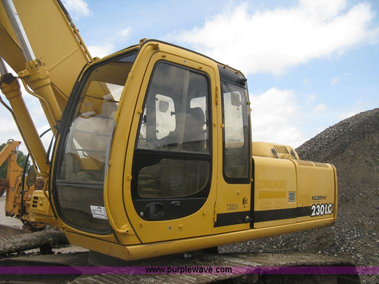 image for item H5408 2001 John Deere 230LC excavator