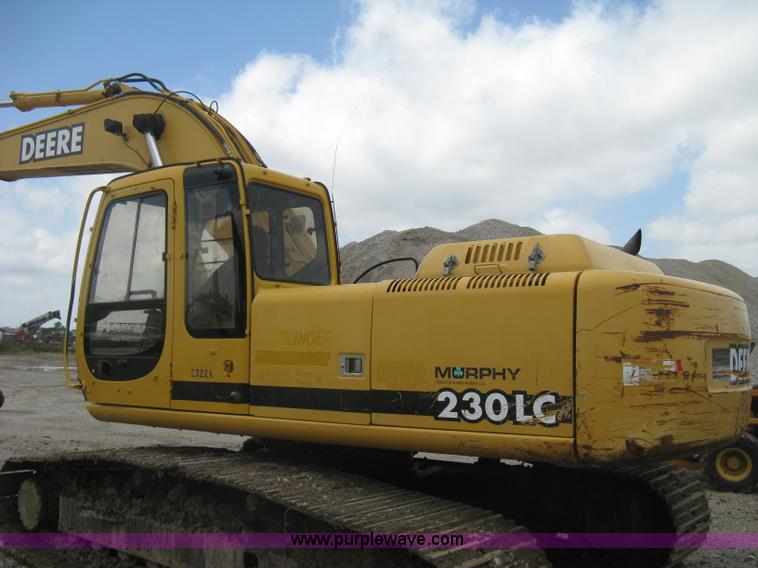 image for item H5408 2001 John Deere 230LC excavator