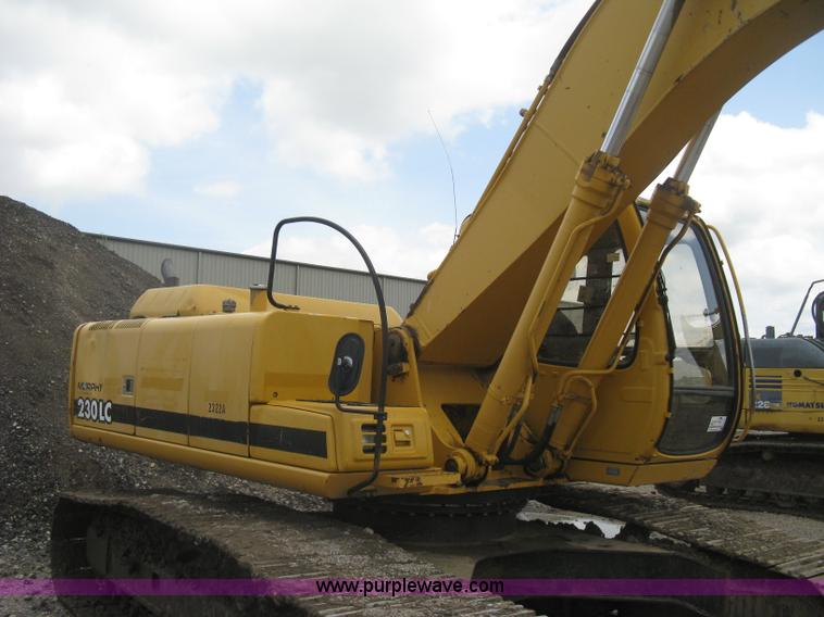 image for item H5408 2001 John Deere 230LC excavator