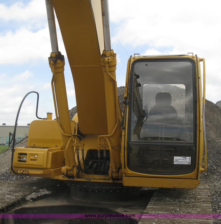 image for item H5408 2001 John Deere 230LC excavator