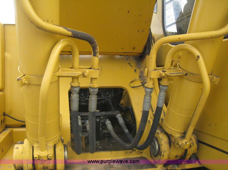 image for item H5408 2001 John Deere 230LC excavator