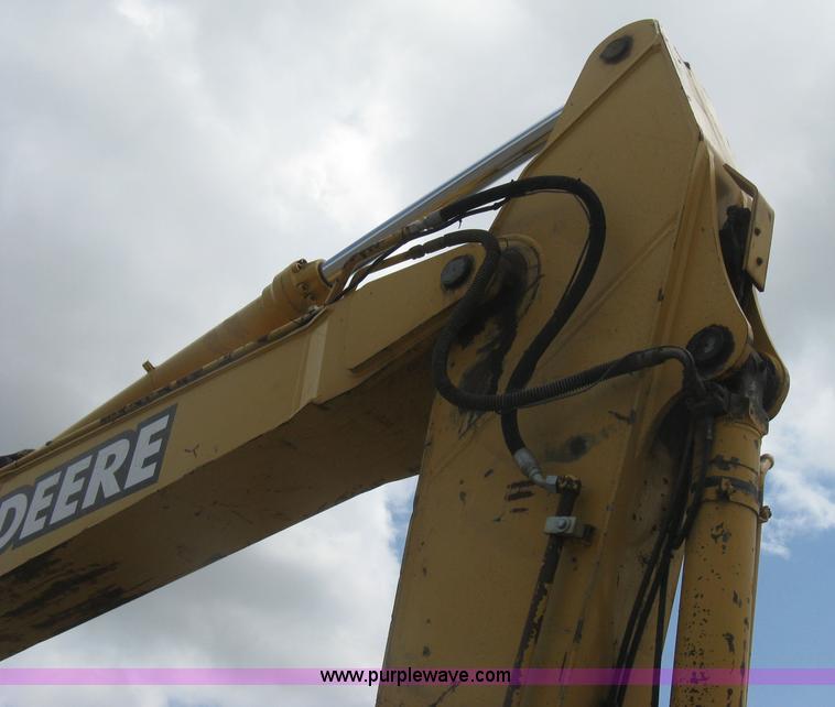 image for item H5408 2001 John Deere 230LC excavator