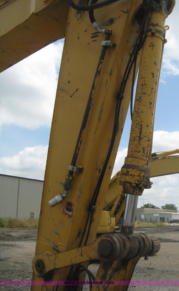 image for item H5408 2001 John Deere 230LC excavator