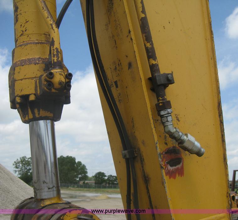 image for item H5408 2001 John Deere 230LC excavator