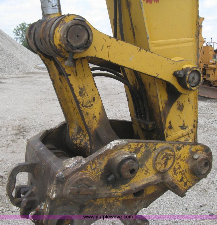image for item H5408 2001 John Deere 230LC excavator
