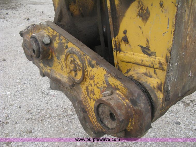 image for item H5408 2001 John Deere 230LC excavator