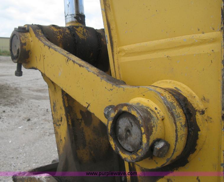 image for item H5408 2001 John Deere 230LC excavator