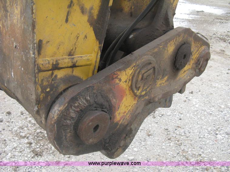 image for item H5408 2001 John Deere 230LC excavator