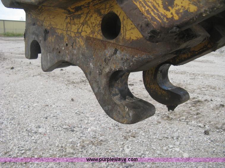 image for item H5408 2001 John Deere 230LC excavator