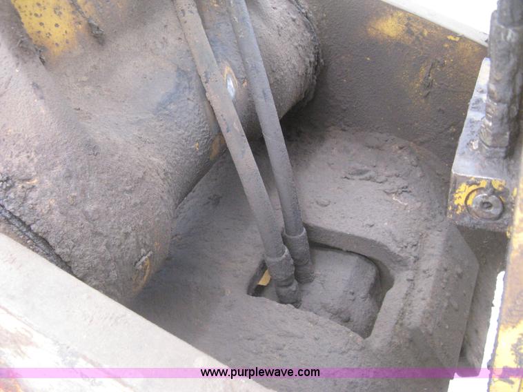 image for item H5408 2001 John Deere 230LC excavator