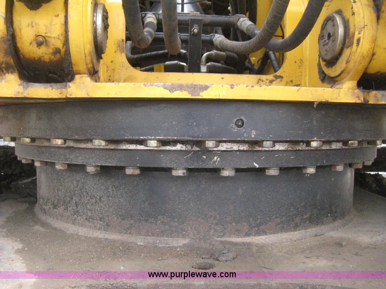 image for item H5408 2001 John Deere 230LC excavator