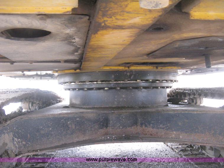 image for item H5408 2001 John Deere 230LC excavator