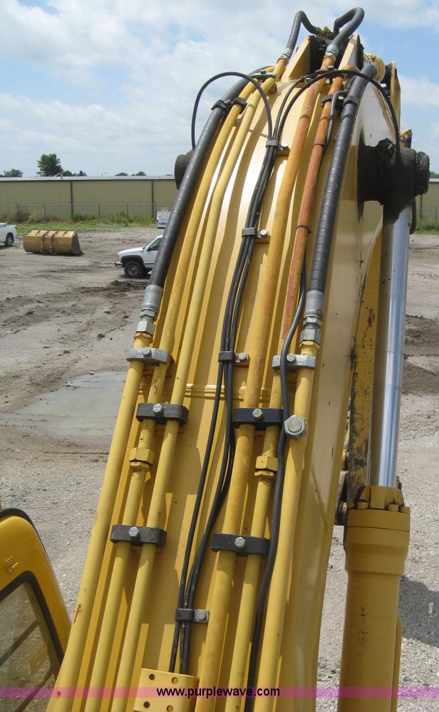 image for item H5408 2001 John Deere 230LC excavator