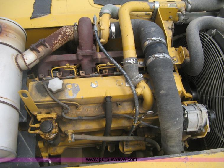 image for item H5408 2001 John Deere 230LC excavator