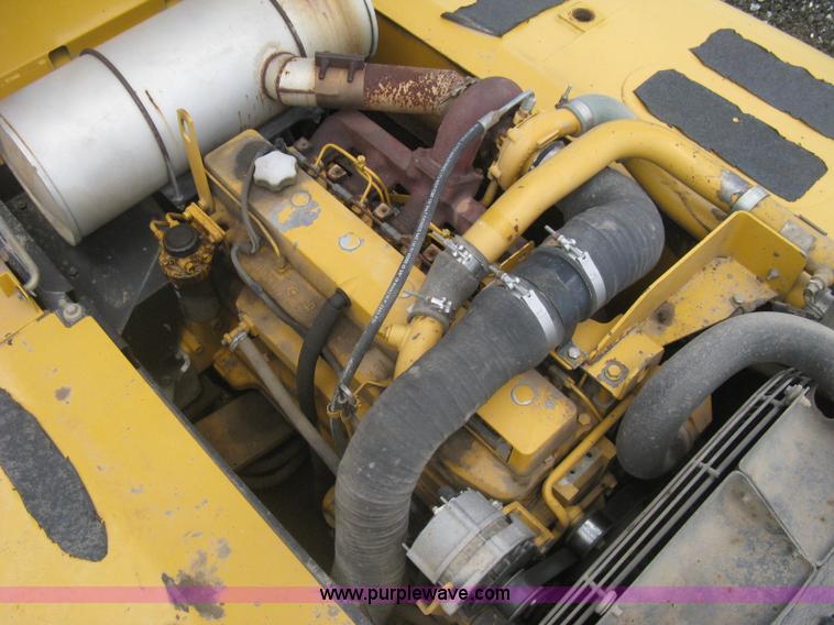 image for item H5408 2001 John Deere 230LC excavator