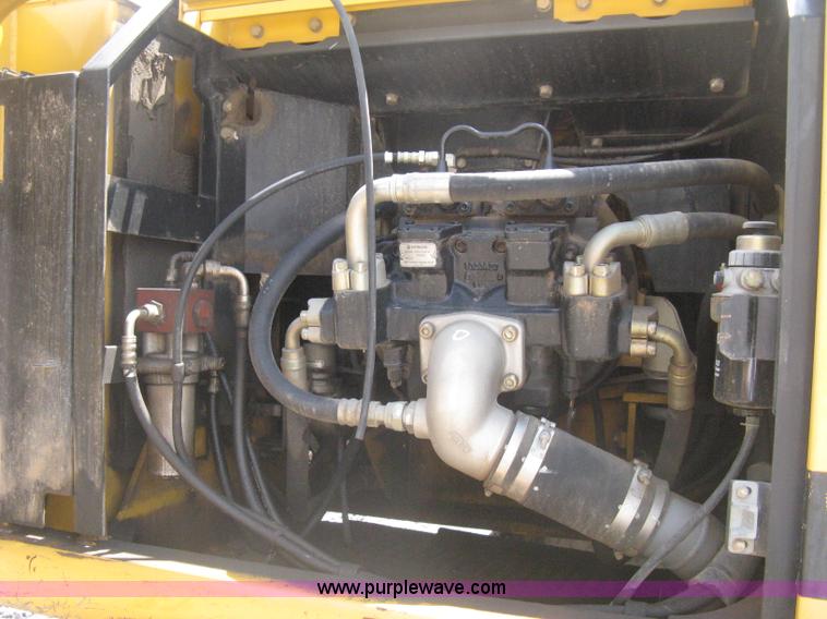 image for item H5408 2001 John Deere 230LC excavator