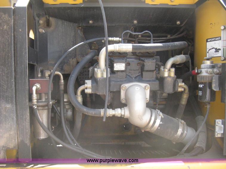 image for item H5408 2001 John Deere 230LC excavator