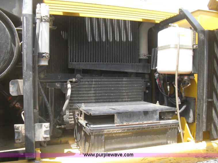 image for item H5408 2001 John Deere 230LC excavator