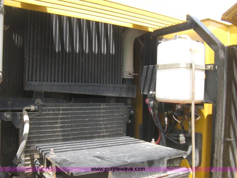 image for item H5408 2001 John Deere 230LC excavator