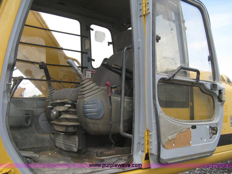 image for item H5408 2001 John Deere 230LC excavator
