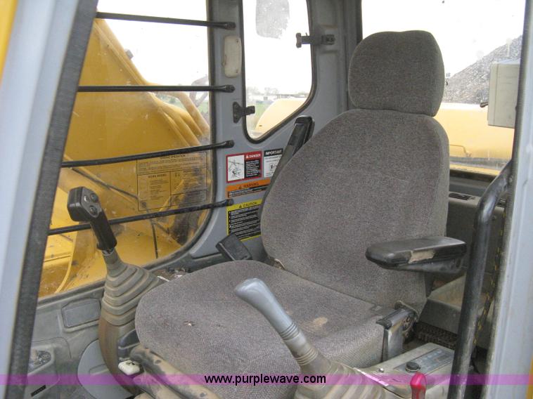 image for item H5408 2001 John Deere 230LC excavator
